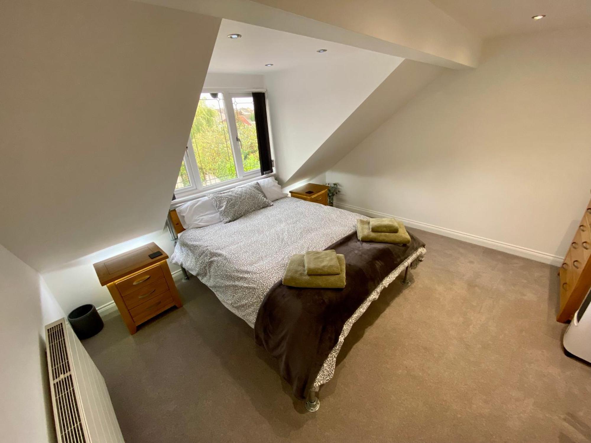 Countryside Family Home Keynsham Extérieur photo