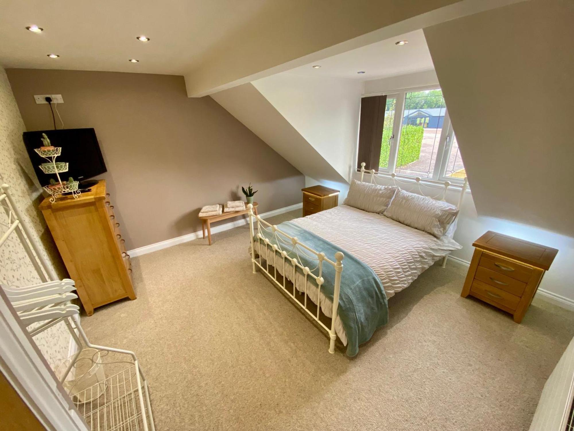 Countryside Family Home Keynsham Extérieur photo